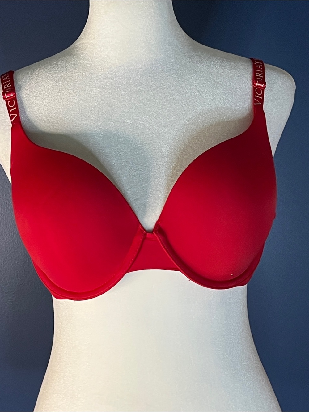 Victoria's Secret Red Padded Underwire Bra with Adjustable Straps, NWT size 38B